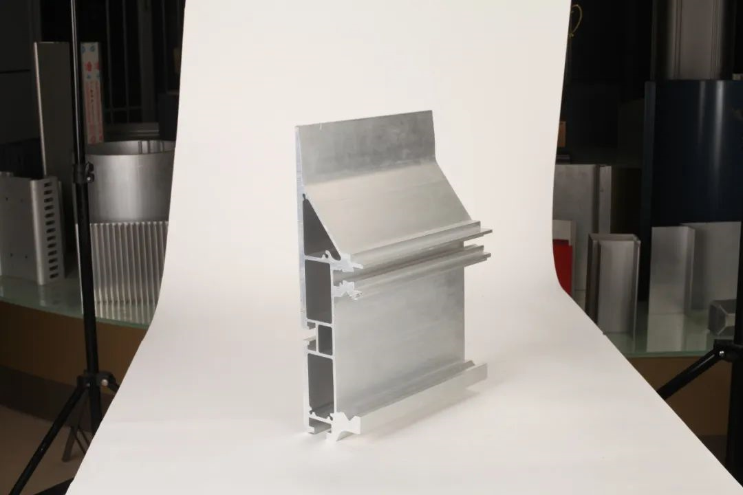 工業(yè)鋁型材可根據(jù)哪些方面進(jìn)行選型?中亞鋁業(yè)告訴你!(圖3) 工業(yè)鋁型材可根據(jù)哪些方面進(jìn)行選型?中亞鋁業(yè)告訴你!(圖3)